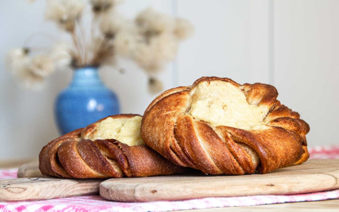 Kanelboller med vaniljefyll